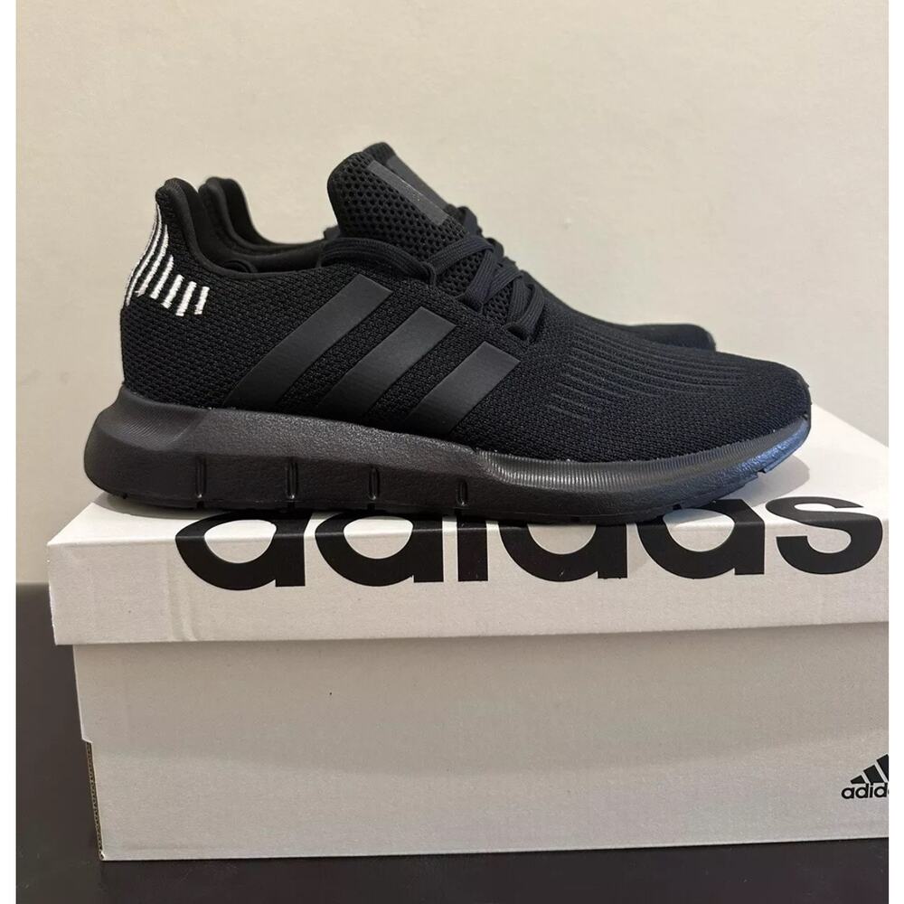 Women's Adidas Swift Run Casual Shoes Black - Size 8.5